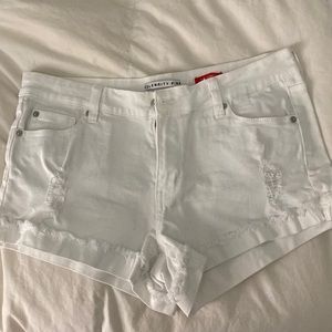 Celebrity Pink white honey shorts size 9/29